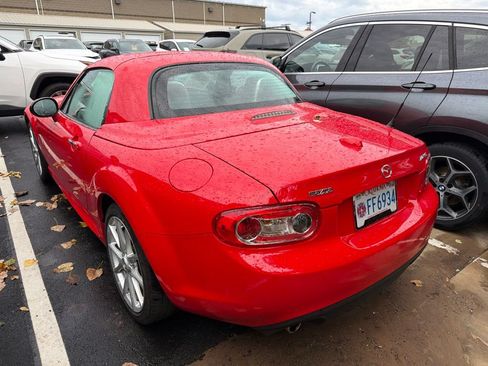 Used 2009 MAZDA MX-5 Miata Grand Touring w/ Premium Pkg RWD image 4
