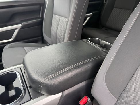 Used 2021 Nissan Titan SV w/ SV Convenience Package image 14