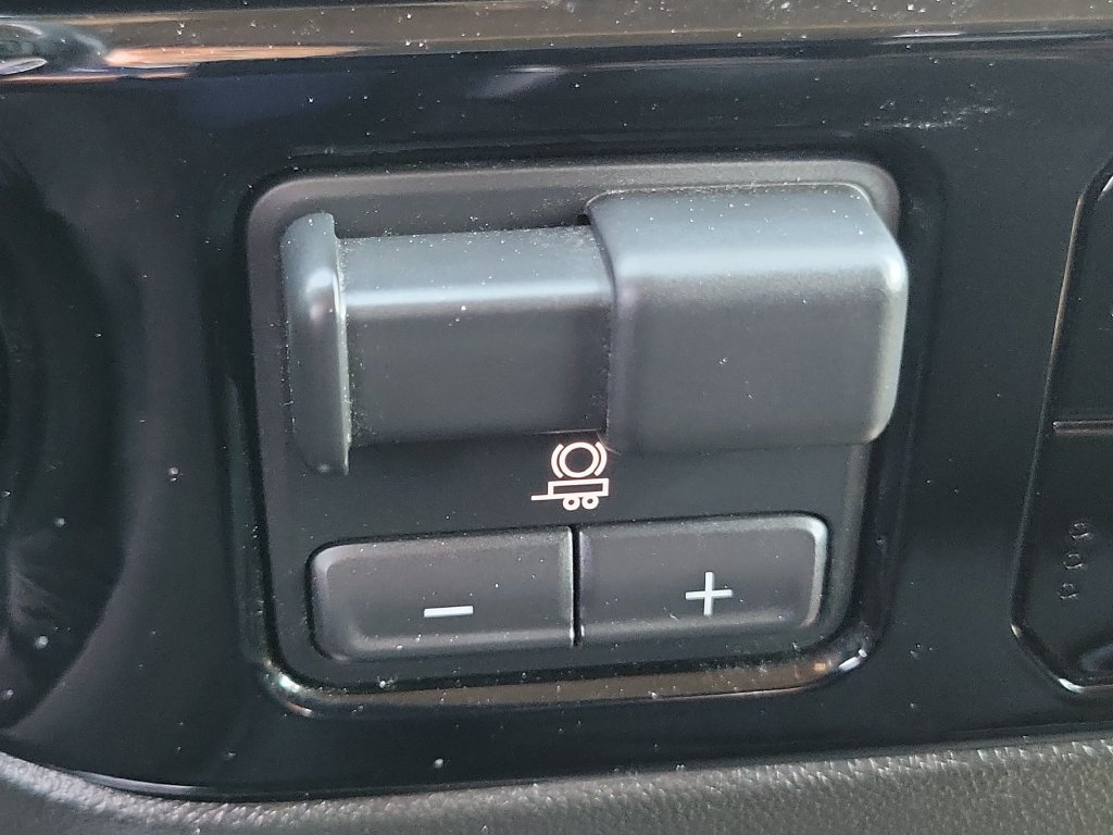 Used 2024 Chevrolet Silverado 2500 LT AWD/4WD image 10