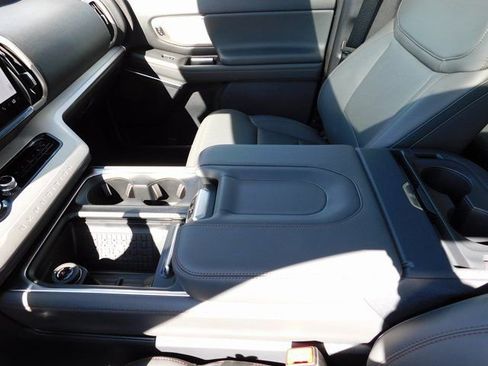 New 2025 Ford Expedition Active image 28