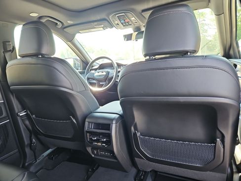 New 2026 Jeep Grand Cherokee Limited w/ Luxury Tech Group II AWD/4WD image 18