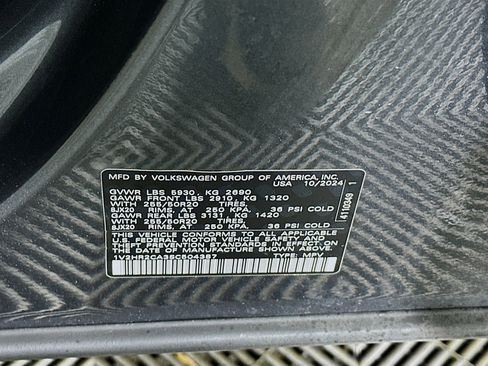 Used 2025 Volkswagen Atlas SE image 12