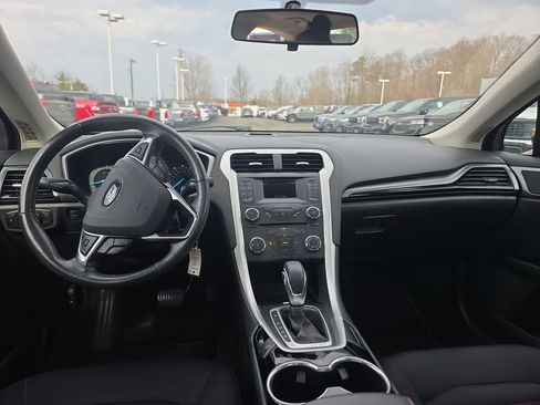 Used 2015 Ford Fusion SE w/ Equipment Group 201A image 18