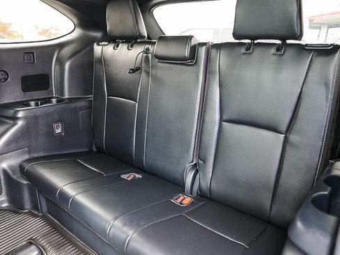 Used 2023 Toyota Highlander XSE FWD image 9