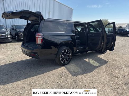 Used 2021 Chevrolet Suburban RST AWD/4WD image 34