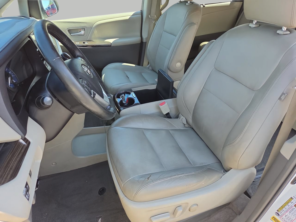 Used 2015 Toyota Sienna XLE FWD image 17