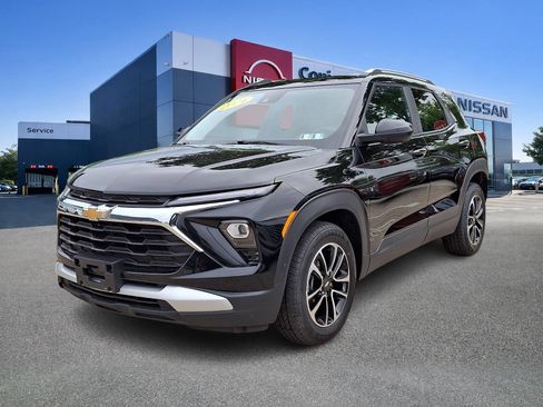 Used 2024 Chevrolet TrailBlazer LT FWD image 3