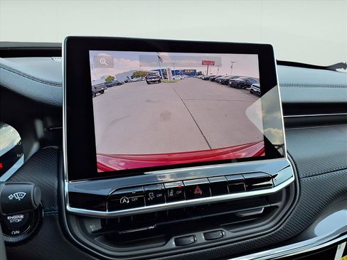 New 2026 Jeep Compass Latitude image 9
