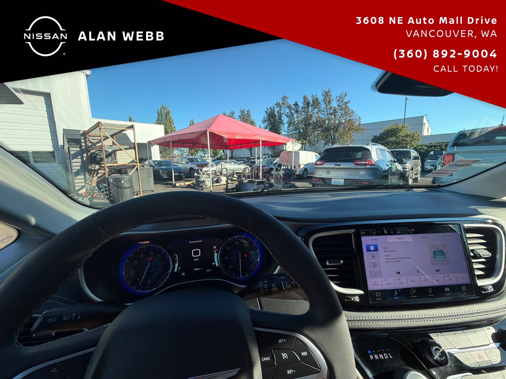 Used 2023 Chrysler Pacifica Touring-L FWD image 14