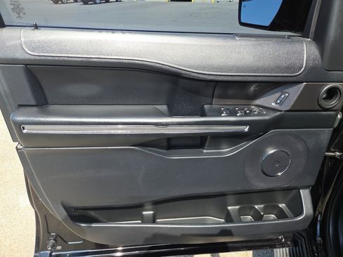 Used 2018 Ford Expedition XLT w/ Equipment Group 201A image 6