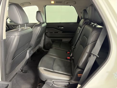 Certified 2023 Nissan Pathfinder SL w/ Lighting Package (N92) image 7