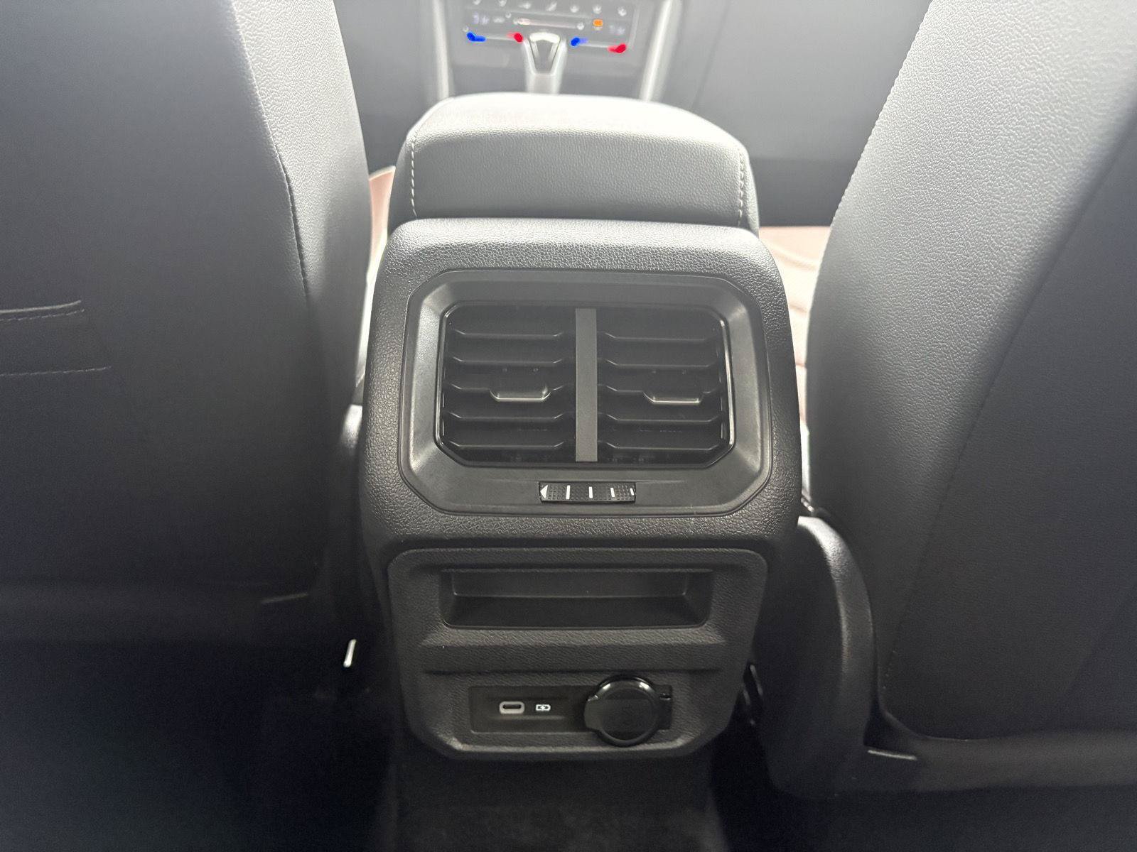 Used 2023 Volkswagen Tiguan SEL R-Line AWD/4WD image 7