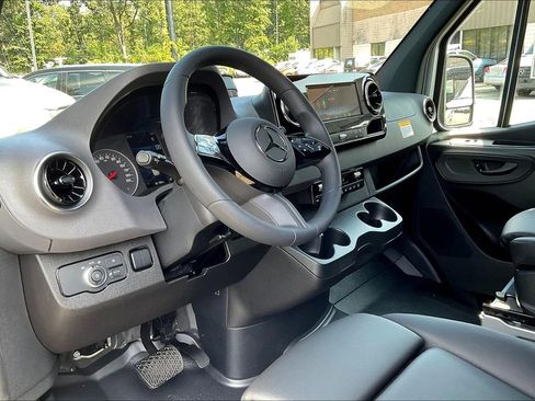 New 2025 Mercedes-Benz Sprinter 2500 image 5