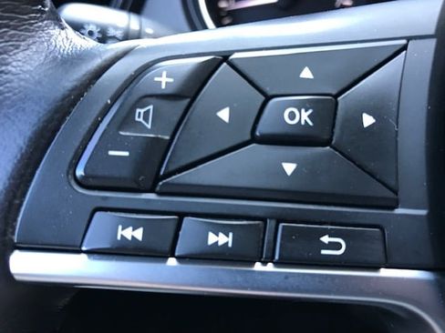 Used 2017 Nissan Rogue SL image 17