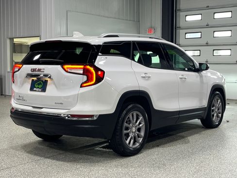 Certified 2024 GMC Terrain SLT w/ Infotainment Package II image 4