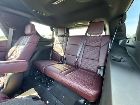 Used 2025 Cadillac Escalade Premium Luxury w/ Touring Package image 33