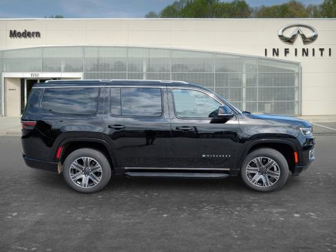 Used 2024 Jeep Wagoneer 4WD w/ Premium Group I image 3