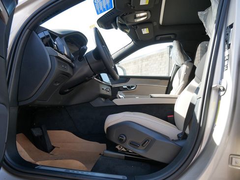 New 2026 Volvo XC90 T8 Plus w/ Protection Package Premier AWD/4WD image 5