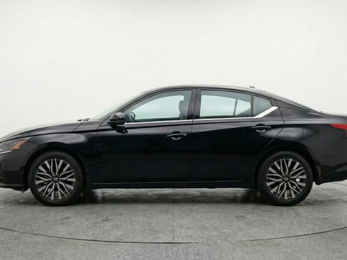 Used 2025 Nissan Altima 2.5 SV image 5