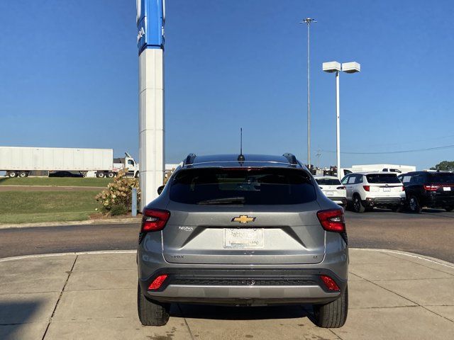 Used 2024 Chevrolet Trax LT w/ Driver Confidence Package FWD image 11