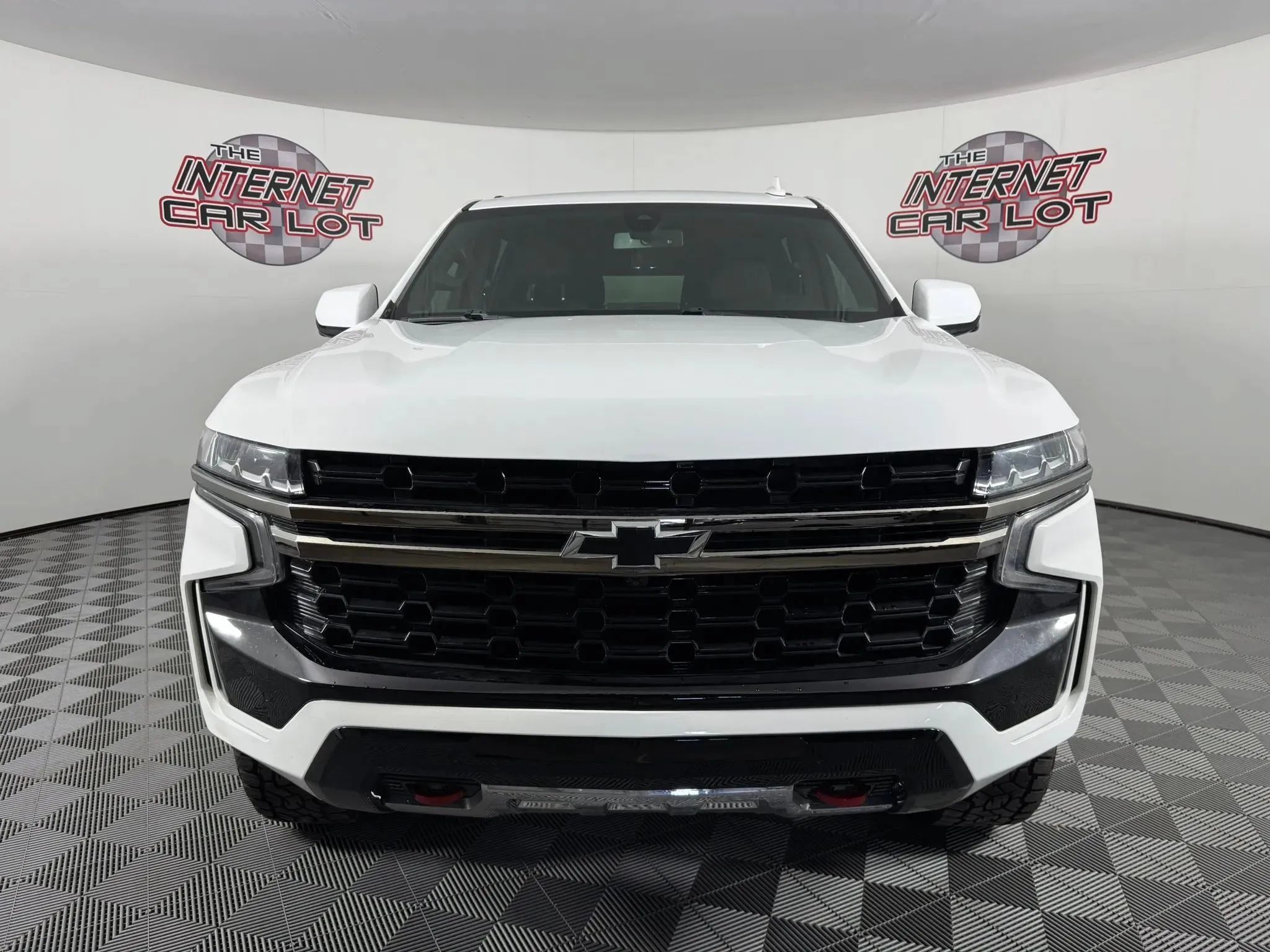 Used 2022 Chevrolet Suburban Z71 w/ Luxury Package AWD/4WD image 2