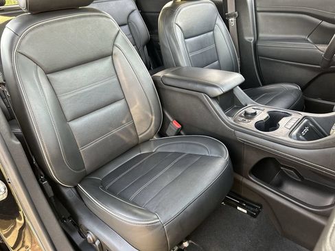 Used 2022 GMC Acadia Denali w/ Denali Ultimate Package FWD image 29