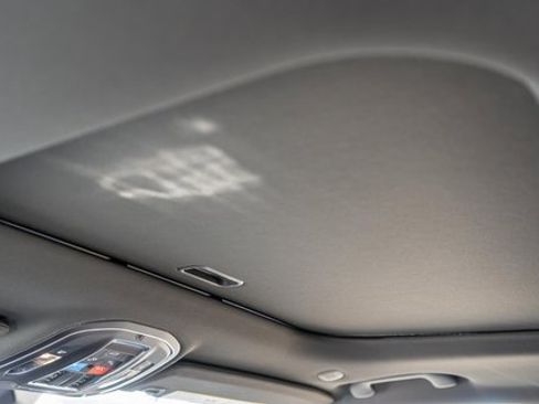 New 2025 Jeep Grand Cherokee Altitude image 11