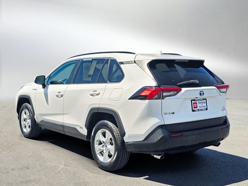 Used 2019 Toyota RAV4 LE AWD/4WD image 3