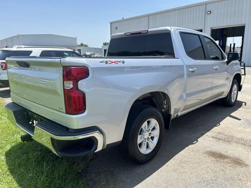 Used 2022 Chevrolet Silverado 1500 LT AWD/4WD image 3