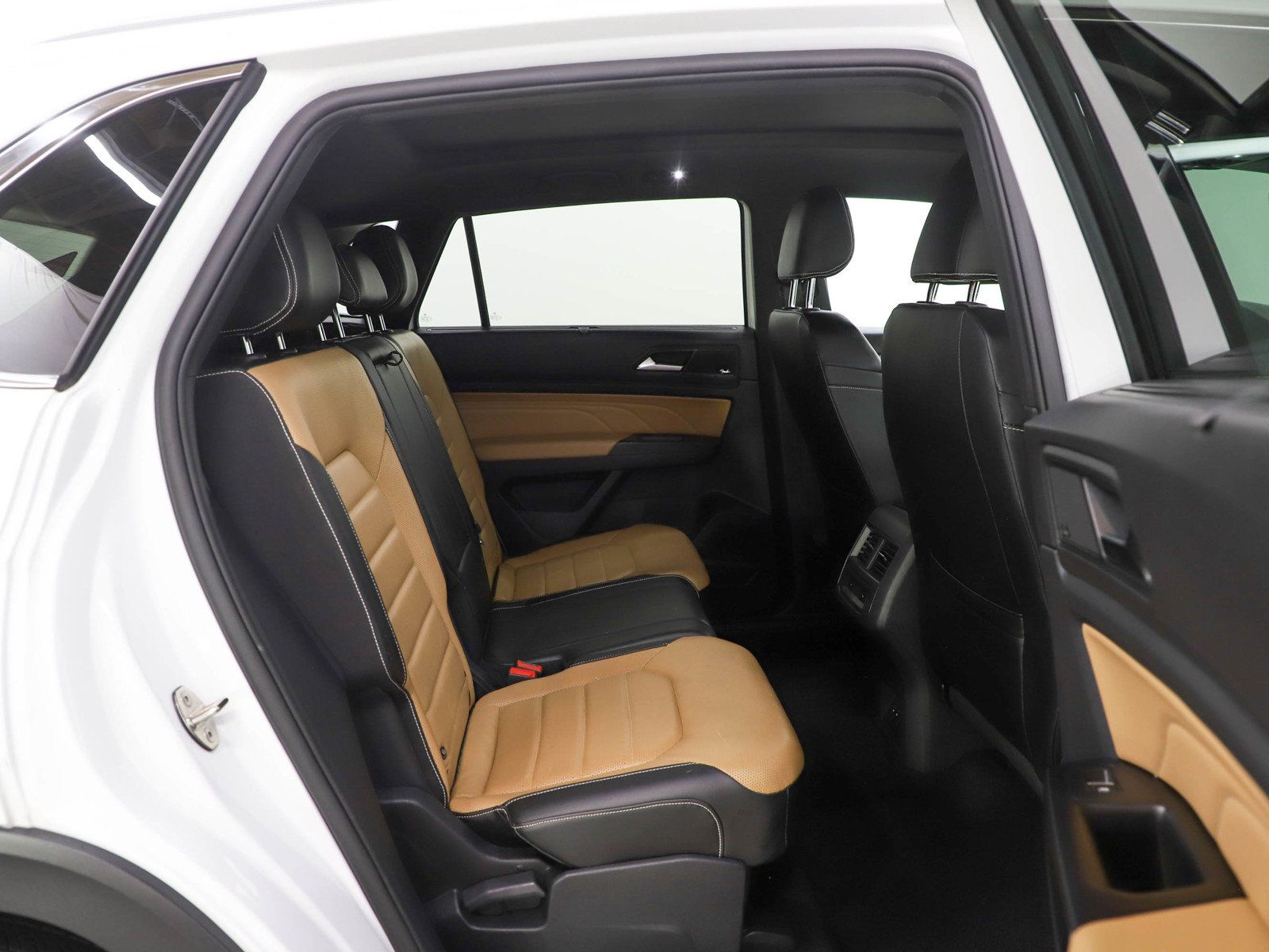 Used 2021 Volkswagen Atlas Cross Sport SEL Premium AWD/4WD image 12