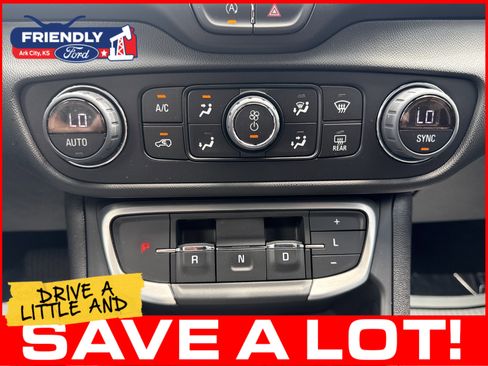 Used 2024 GMC Terrain SLT FWD image 30