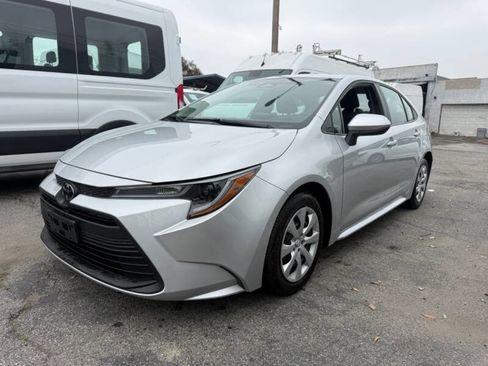 Used 2025 Toyota Corolla LE image 3