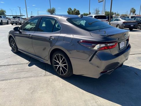 Used 2024 Toyota Camry SE image 3