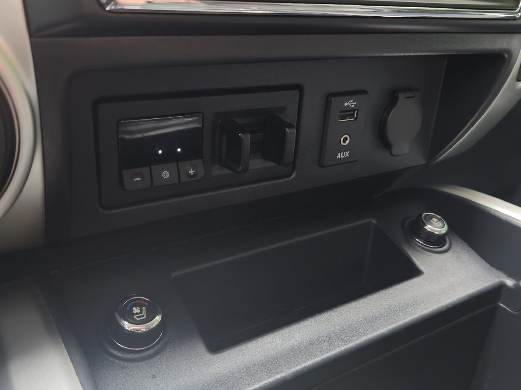 Used 2018 Nissan Titan PRO-4X w/ Pro-4x Convenience Package AWD/4WD image 30