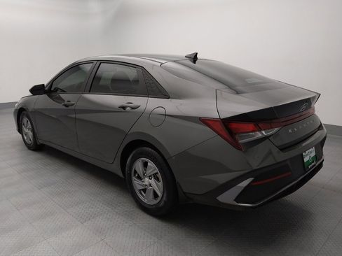 Used 2024 Hyundai Elantra SE image 3