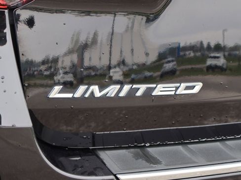 Used 2022 Ford Explorer Limited w/ Equipment Group 301A AWD/4WD image 9