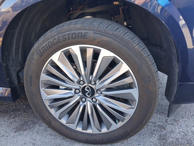 Certified 2025 INFINITI QX80 Luxe RWD image 3