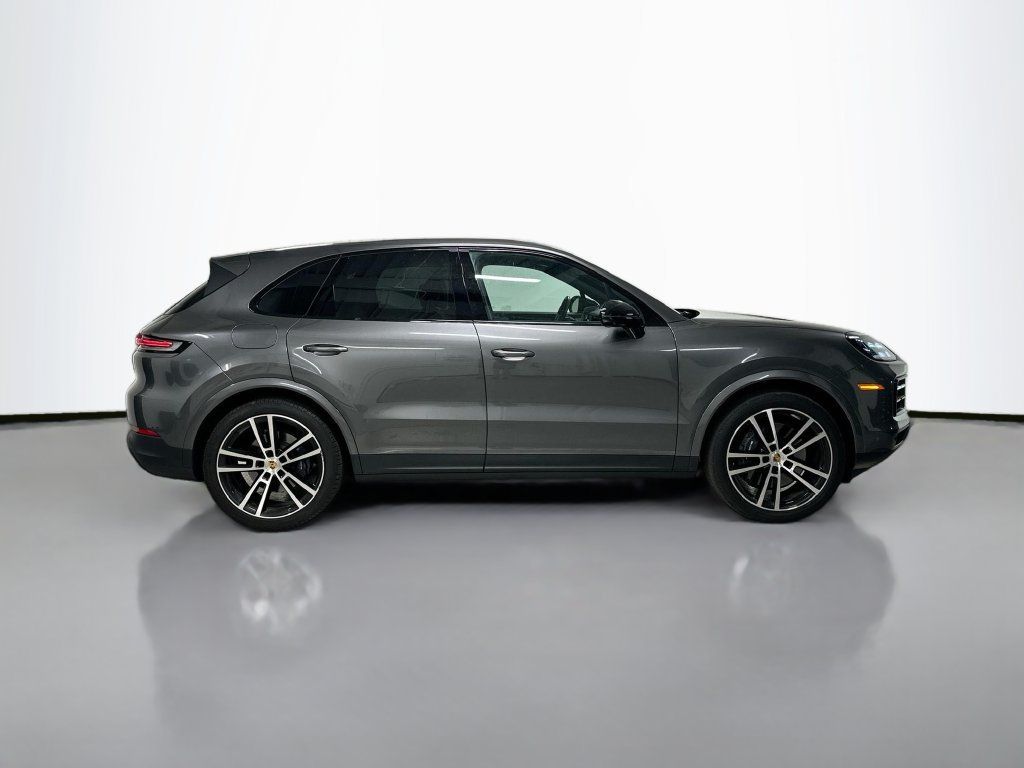 Certified 2024 Porsche Cayenne AWD/4WD image 8