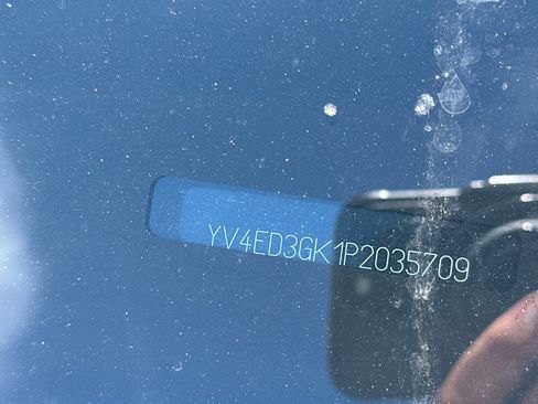 Used 2023 Volvo C40 Recharge Core AWD/4WD image 3