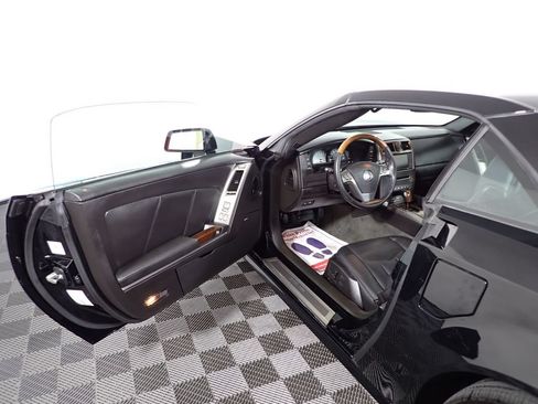 Used 2005 Cadillac XLR RWD image 16