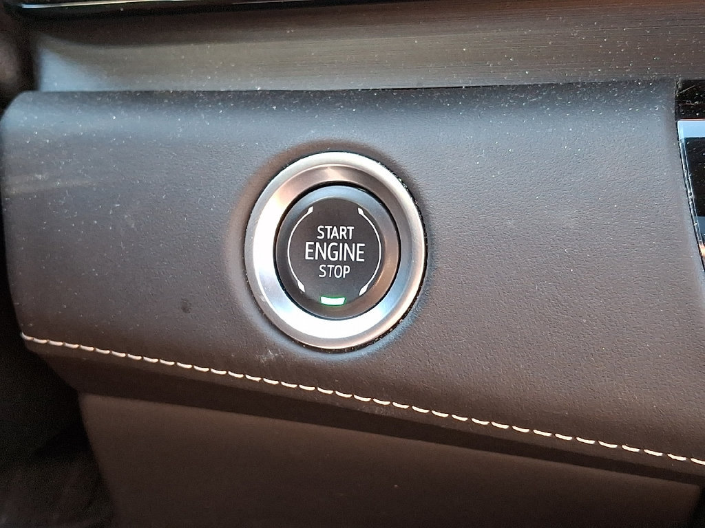 Certified 2024 Cadillac Escalade ESV V AWD/4WD image 28