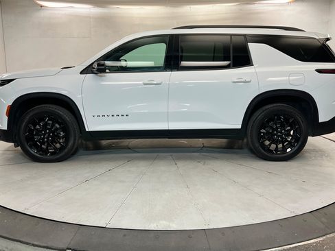 Used 2025 Chevrolet Traverse LT w/ Midnight/Sport Edition AWD/4WD image 2