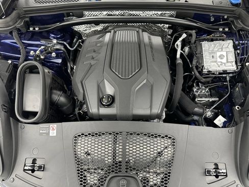 Certified 2025 Porsche Macan image 56