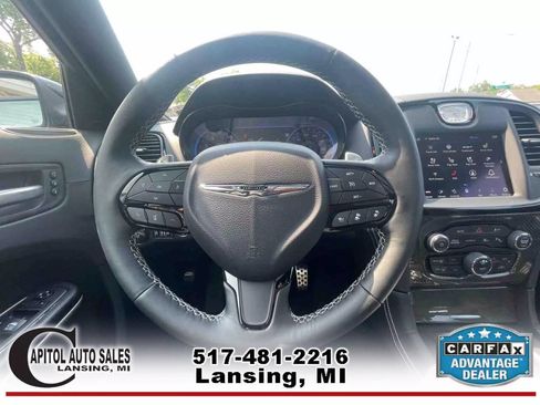 Used 2023 Chrysler 300 C image 17