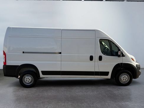 Used 2025 RAM ProMaster 2500 w/ Convenience Group FWD image 4