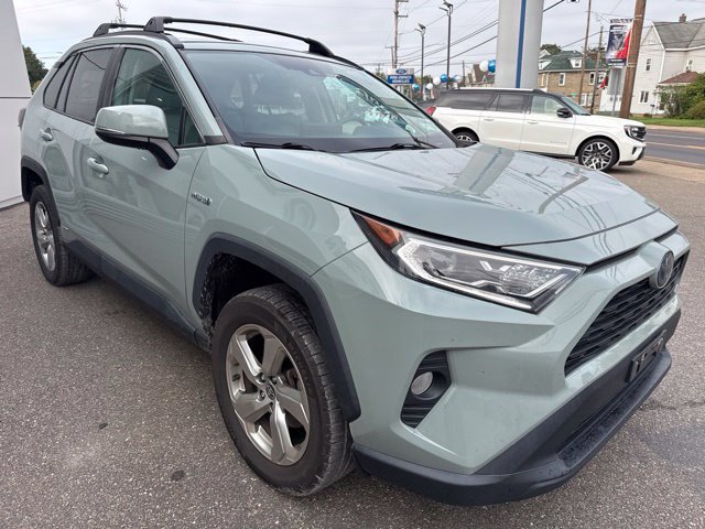 Used 2021 Toyota RAV4 XLE Premium AWD/4WD image 4