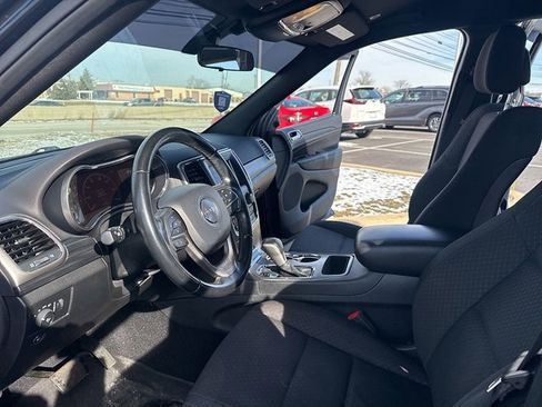 Used 2020 Jeep Grand Cherokee Laredo image 9
