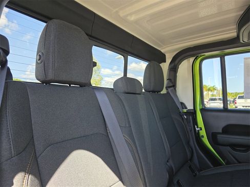Used 2025 Jeep Gladiator Sport image 13