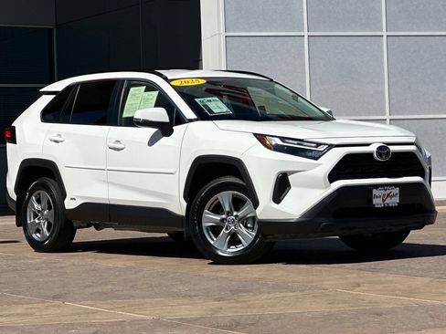 Used 2025 Toyota RAV4 XLE AWD/4WD image 2