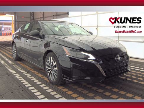 Used 2024 Nissan Altima 2.5 SV image 4